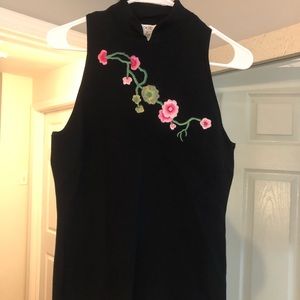Black Sleeveless Flower Accented Cache Shirt
